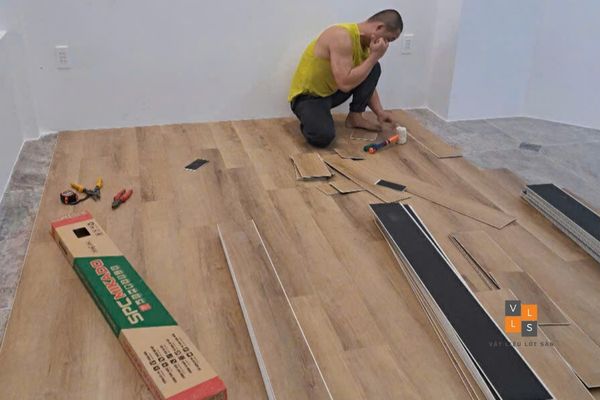Thi Công Sàn Nhựa Giả Gỗ Quận 12